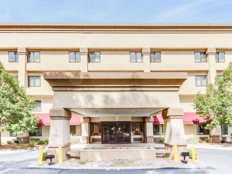 Baymont By Wyndham Kalamazoo West Exterior foto